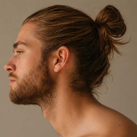 Perfil de paciente con cabello sano y abundante