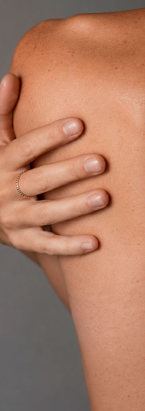 Detalle de hombro y espalda tras un tratamiento de regeneración cutánea